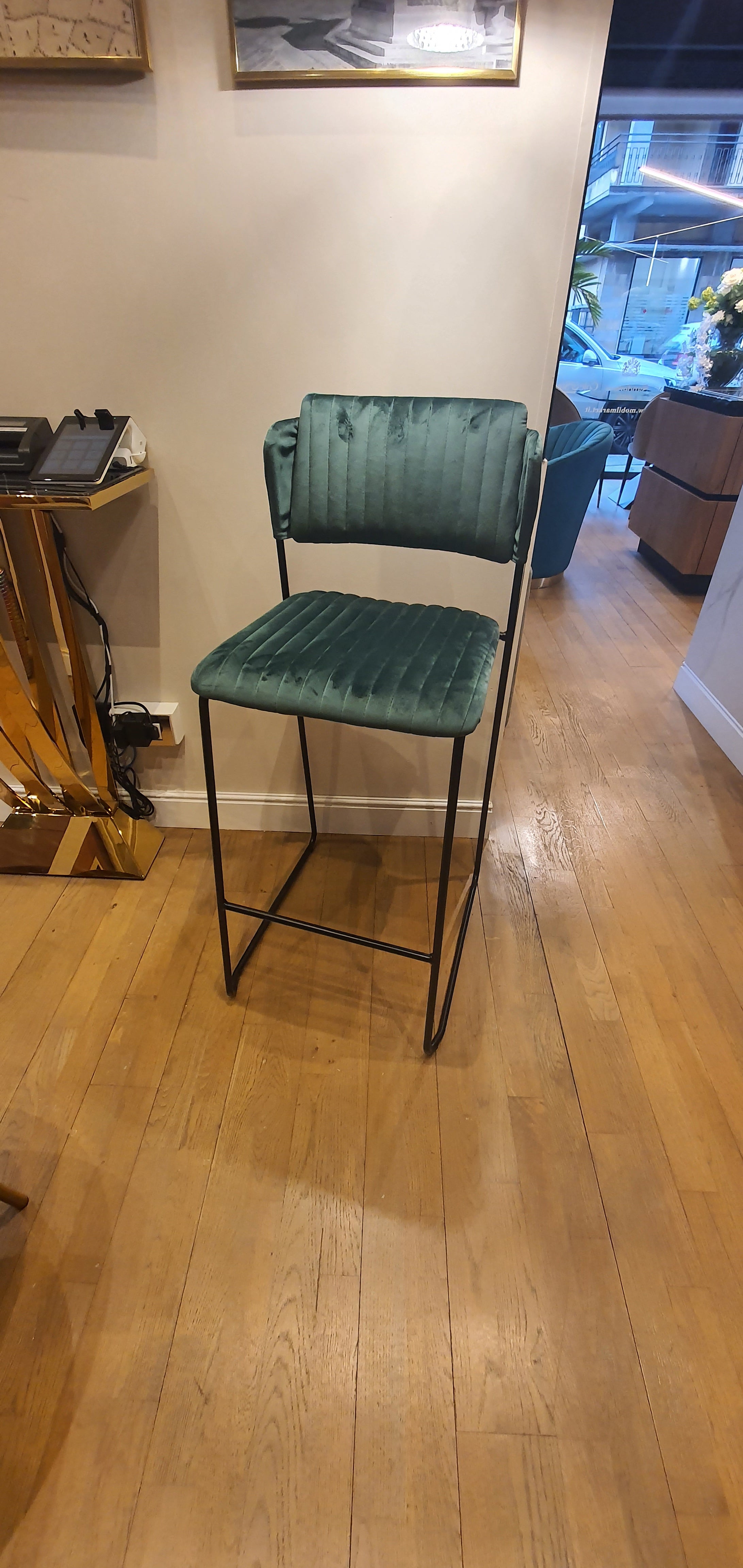 SGABELLO bar velluto verde -esposizione MM7