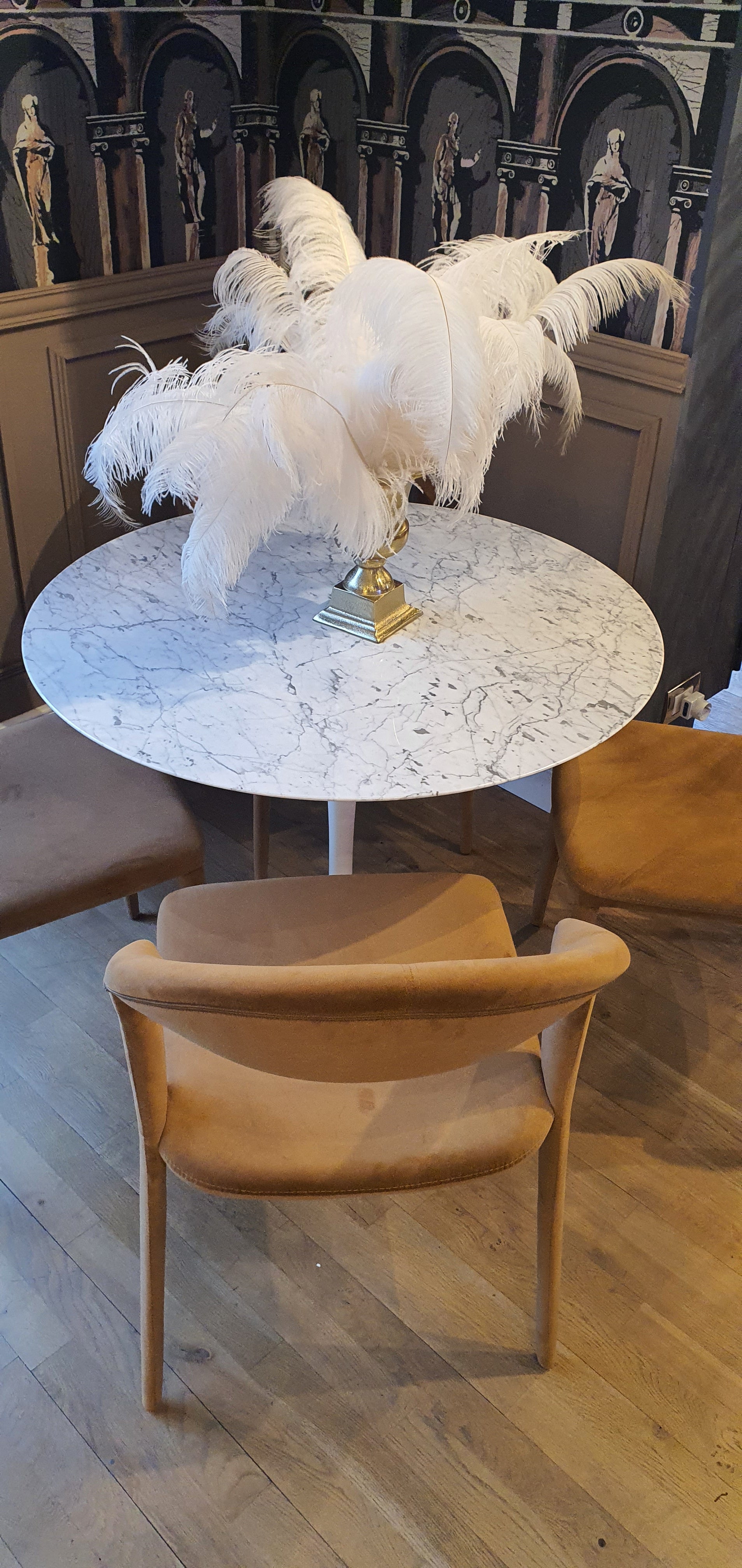 Tavolo tondo Marmo Carrara - esposizione MM7