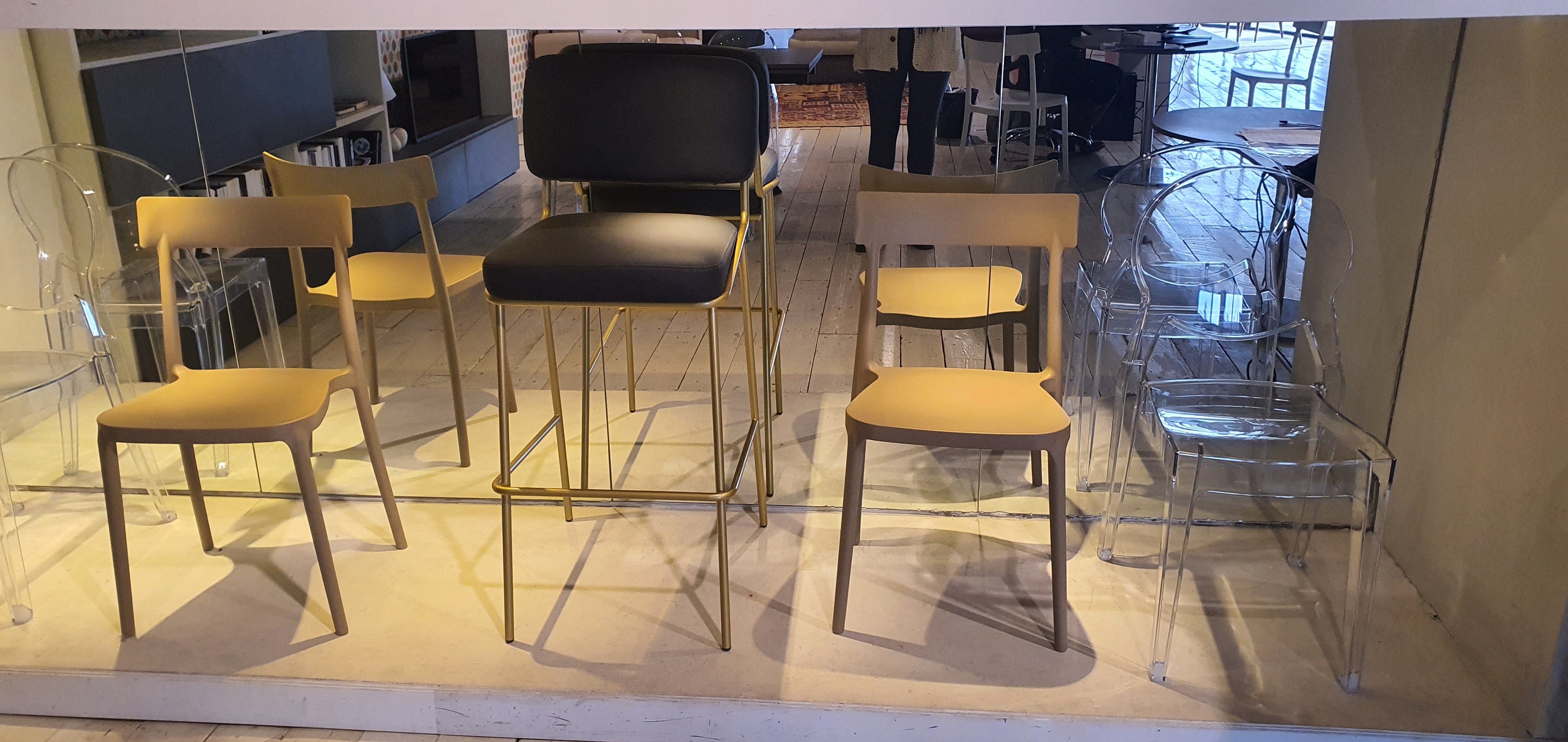 3 Sgabelli Neri con Struttura Oro LS - esposizione MM2