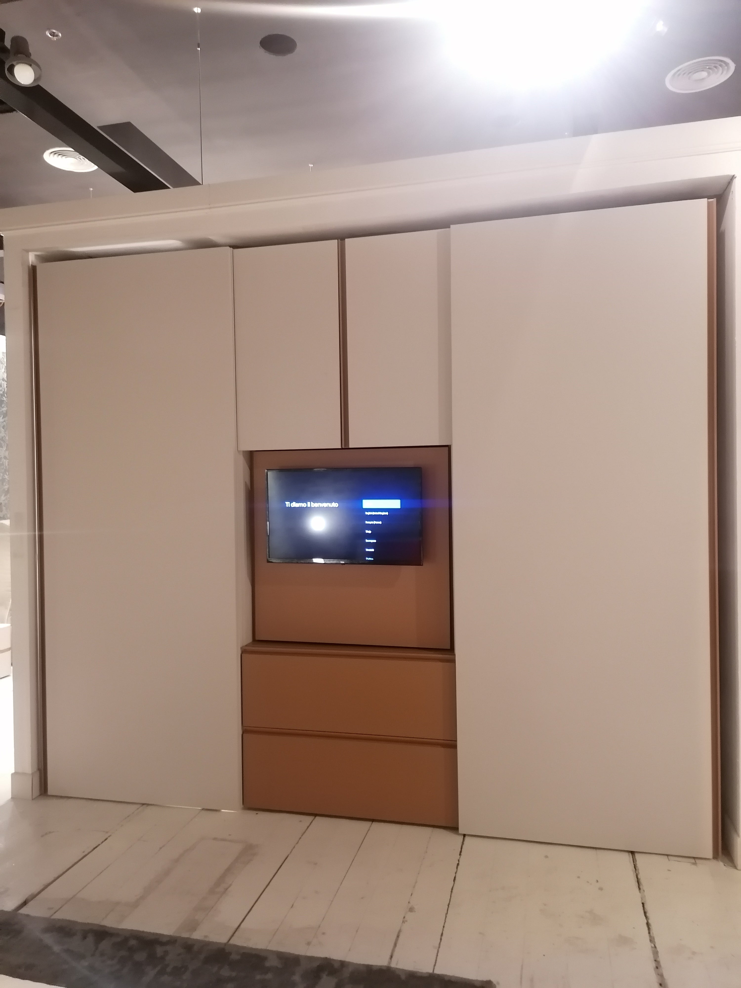 ARMADIO + GRUPPO ORME OR - Esposizione MM1