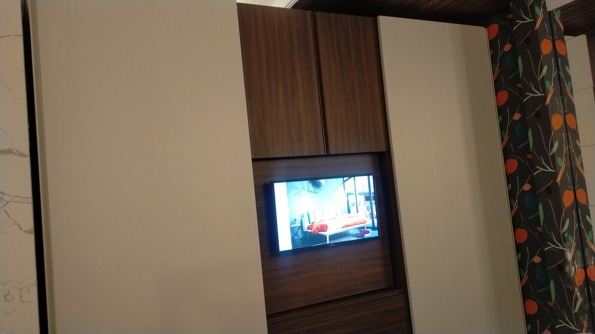 Armadio Scorrevole con porta TV OR - esposizione MM6