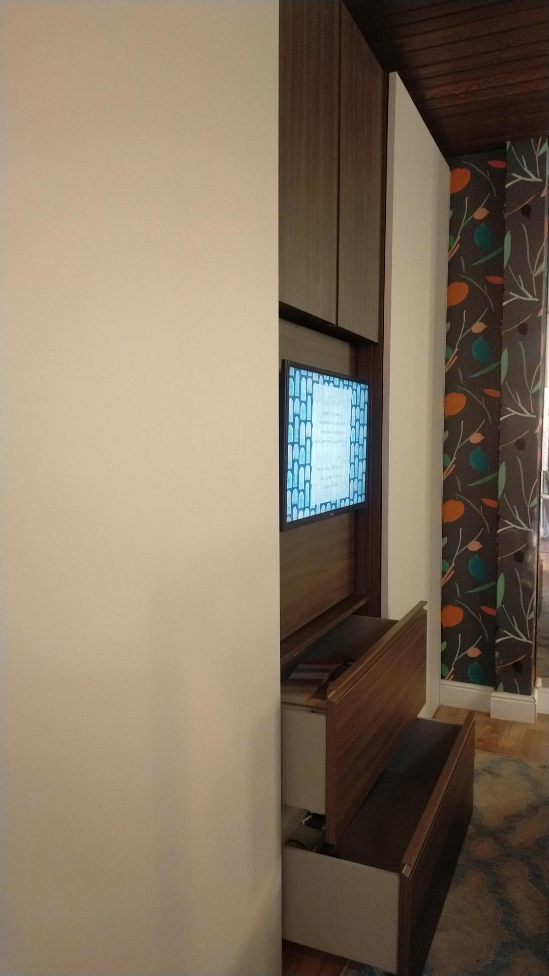 Armadio Scorrevole con porta TV OR - esposizione MM6