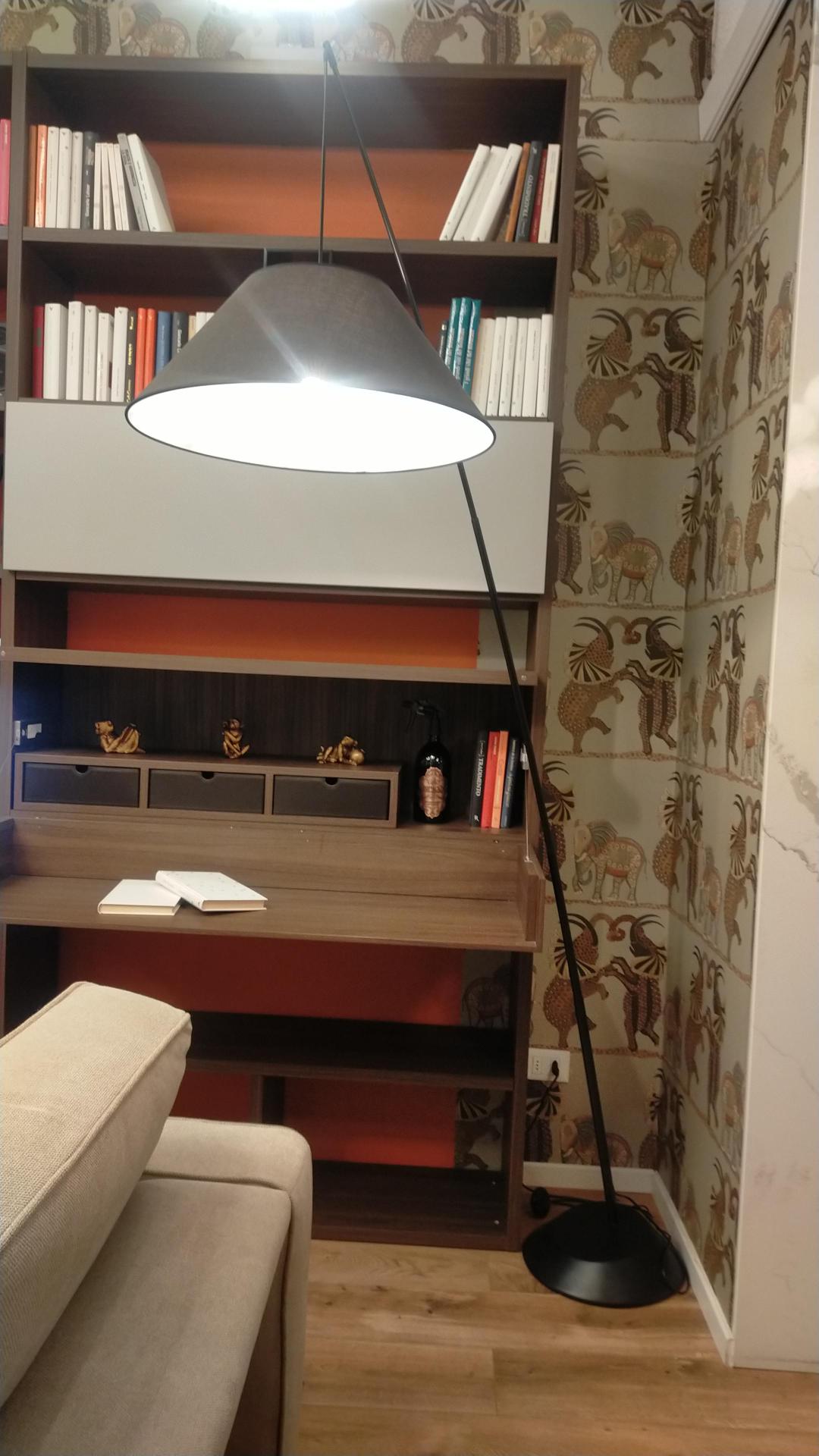 Lampada da terra Breath nera - esposizione MM6