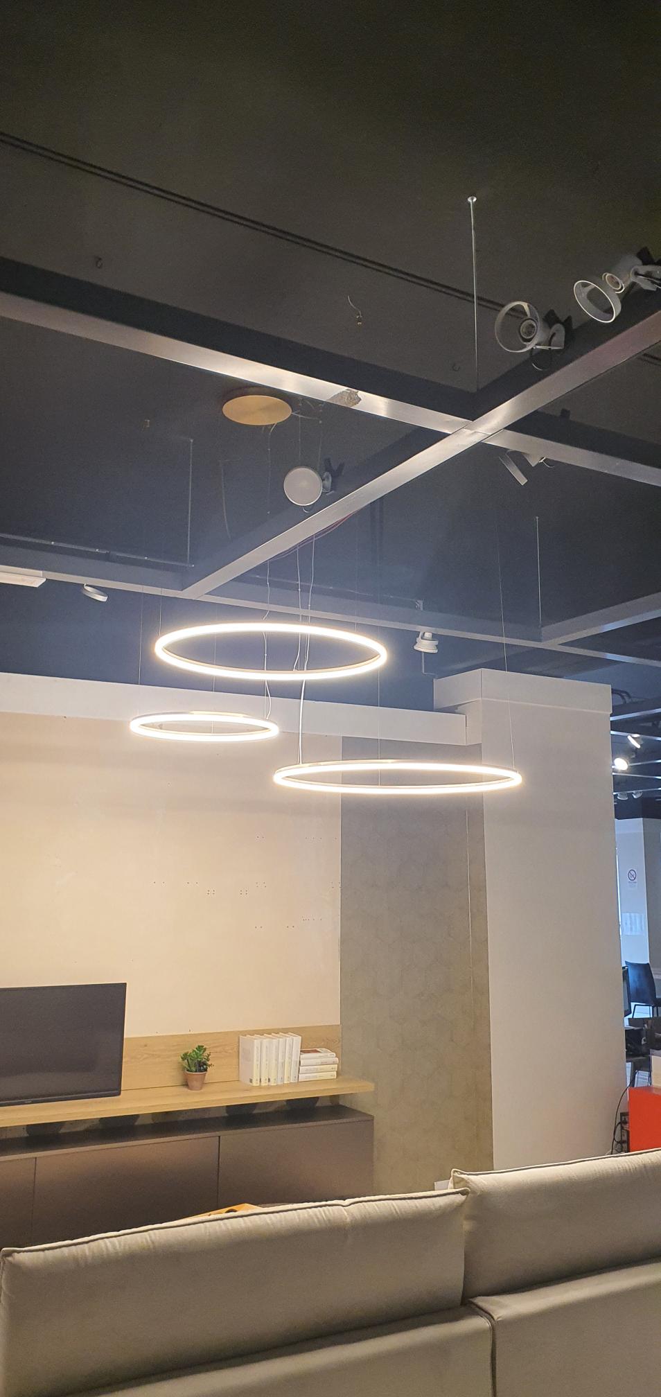 Lampada Orbit sospesa - esposizione MM2