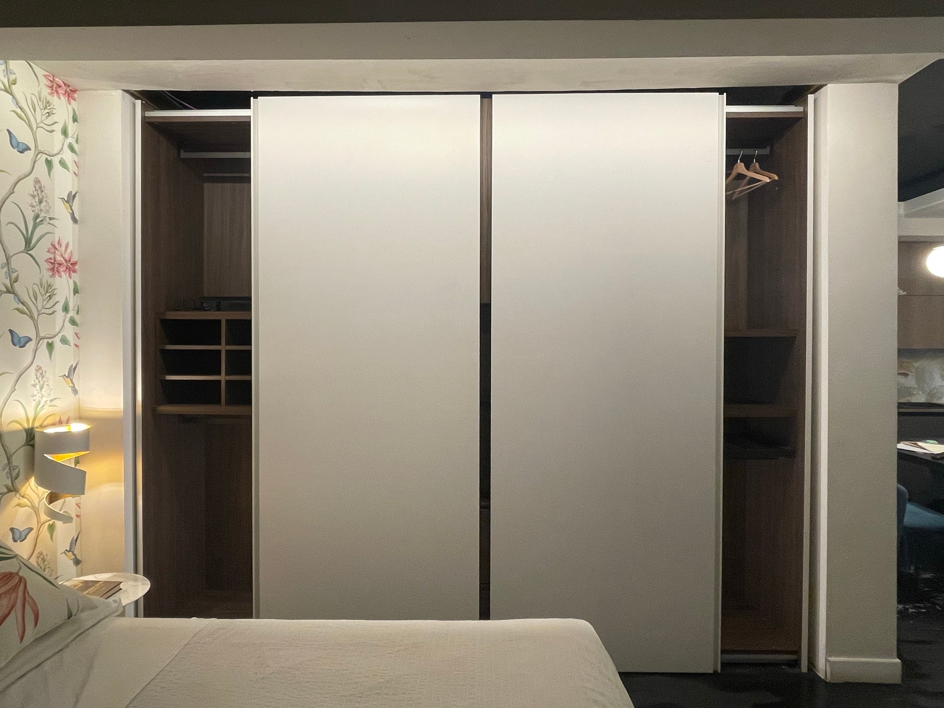 ARMADIO SCORREVOLE CON PORTA TV - Esposizione MM3