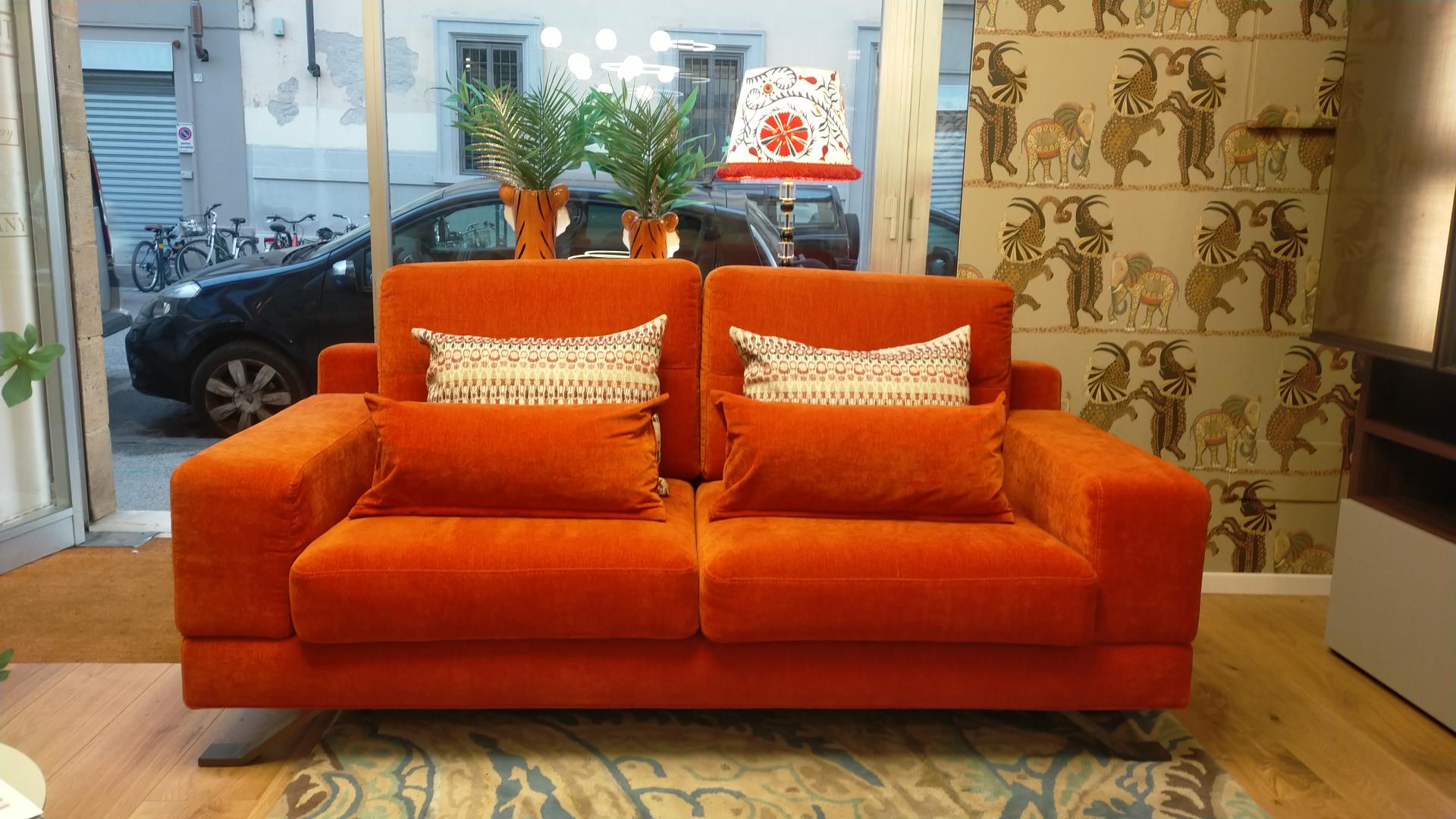 Divano Newport special Arancio SM - esposizione MM6