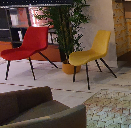 2 Sedie rossa + gialla - esposizione MM1