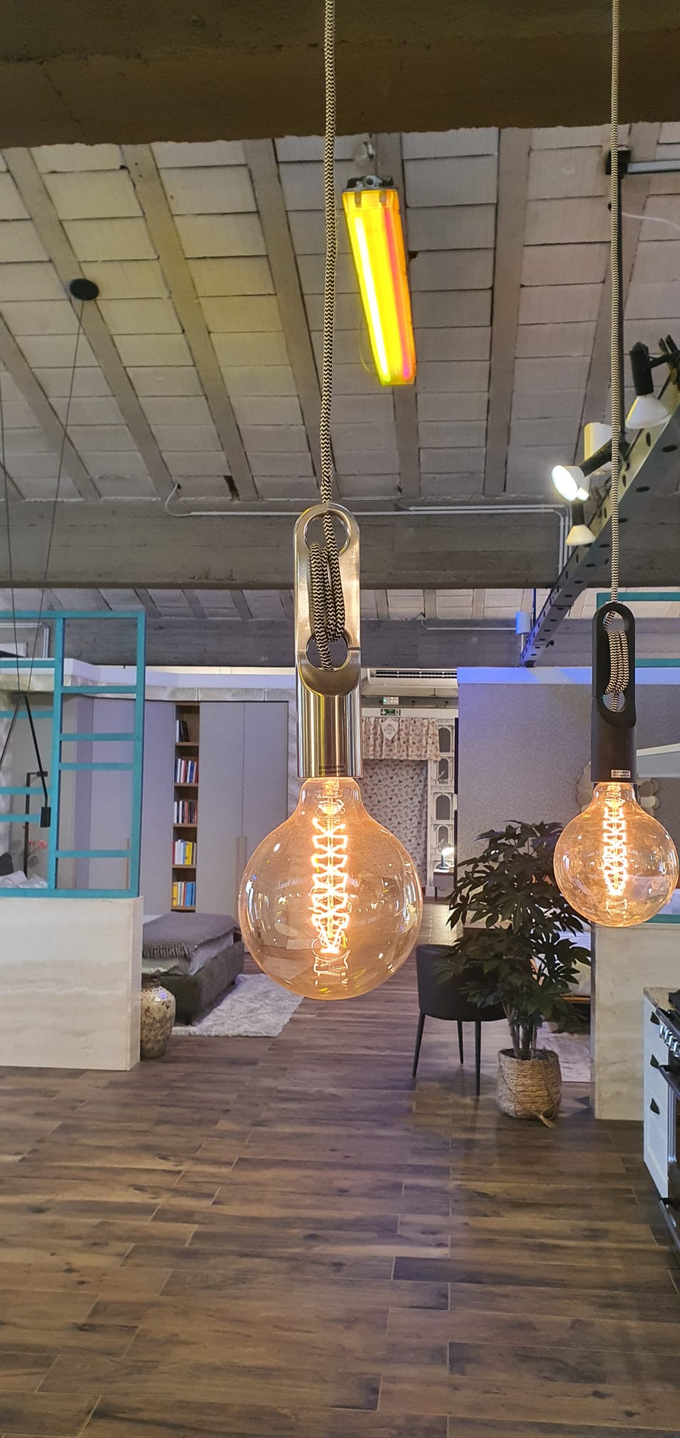 Luce sospesa 2 acciaio - esposizione MM0