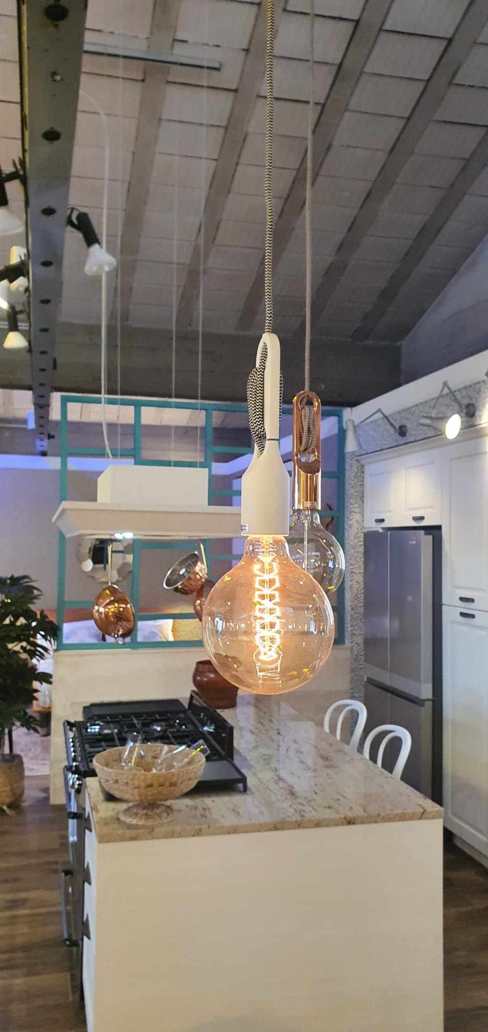 Luce sospesa bianca - esposizione MM0