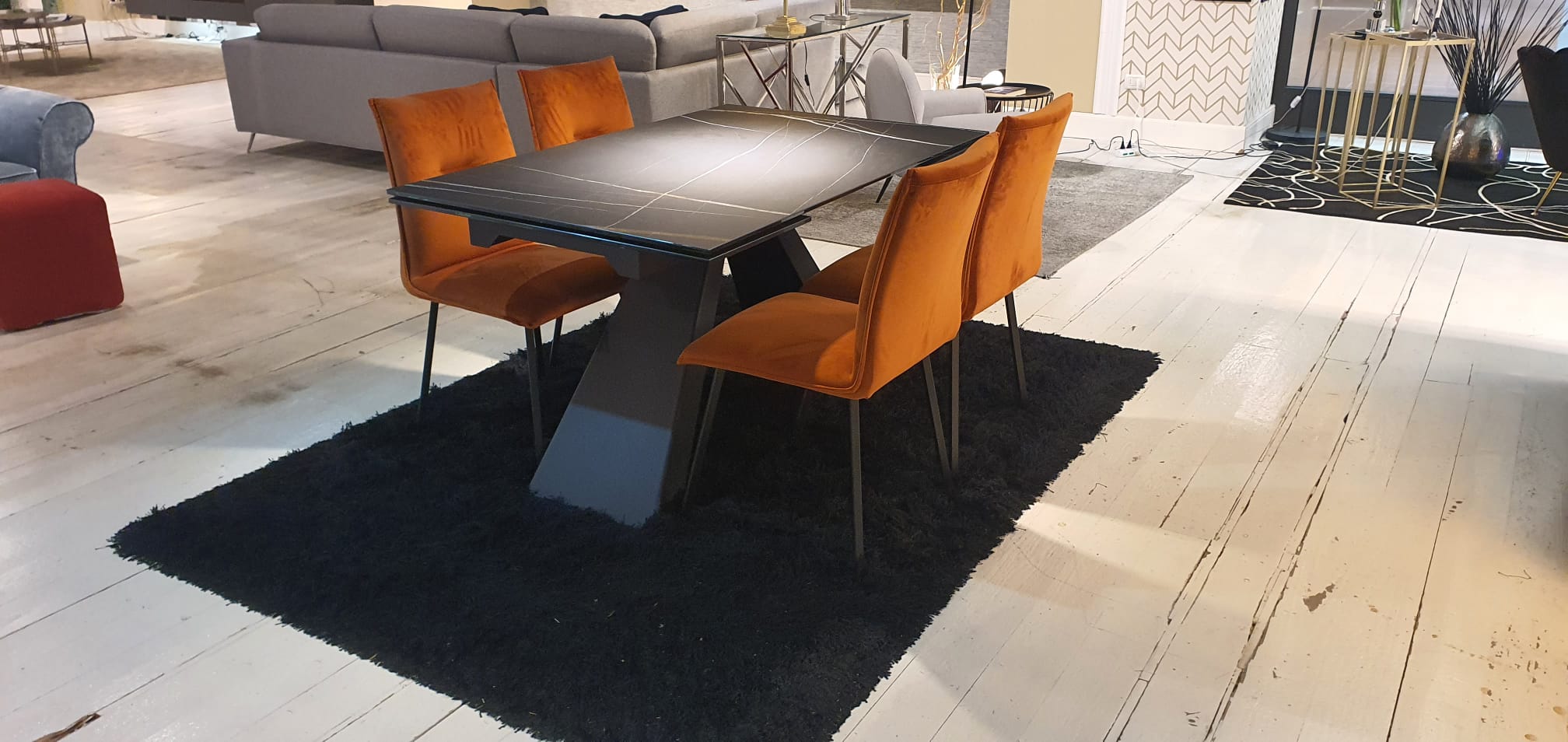 Tappeto nero - esposizione MM1