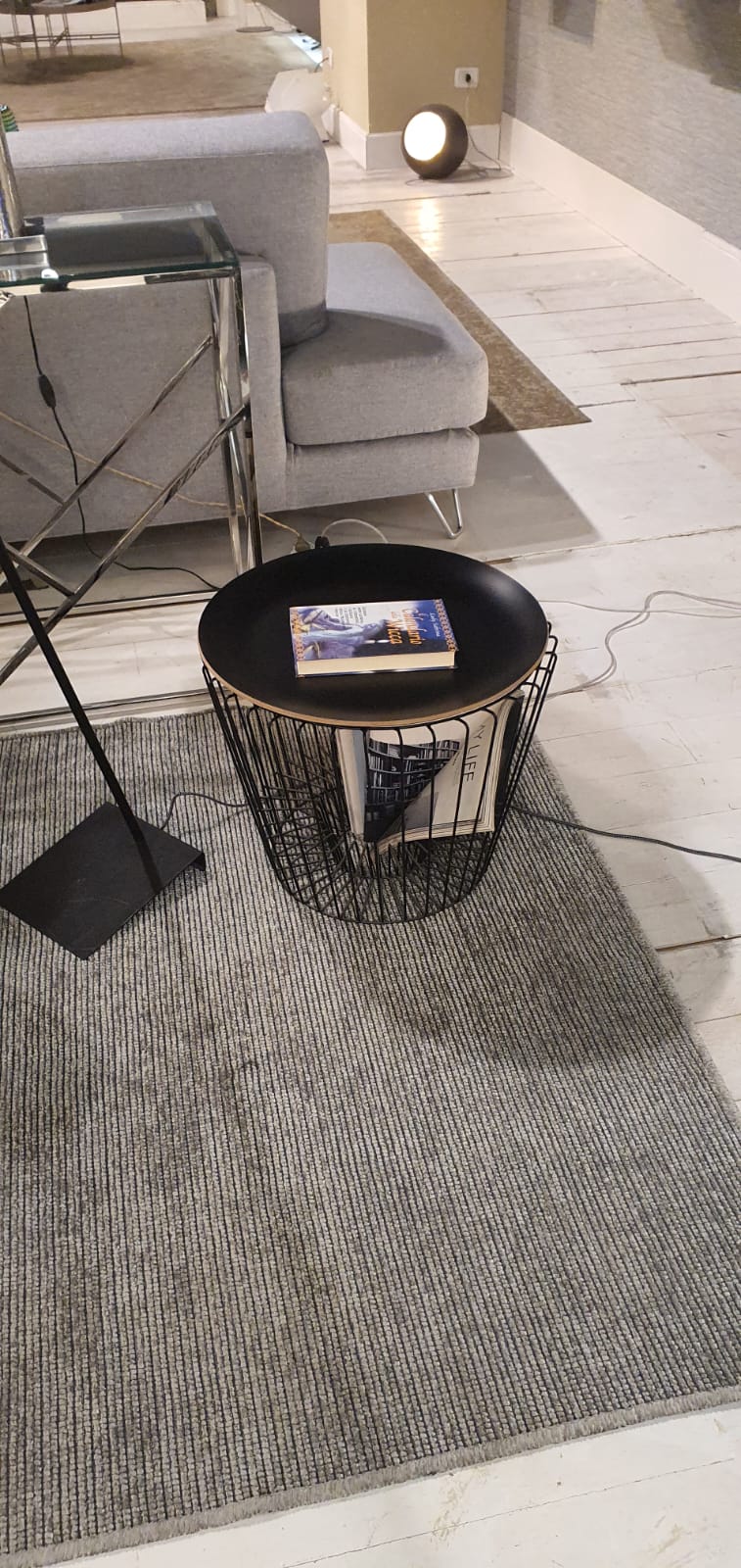 Tavolino contenitore - esposizione MM1