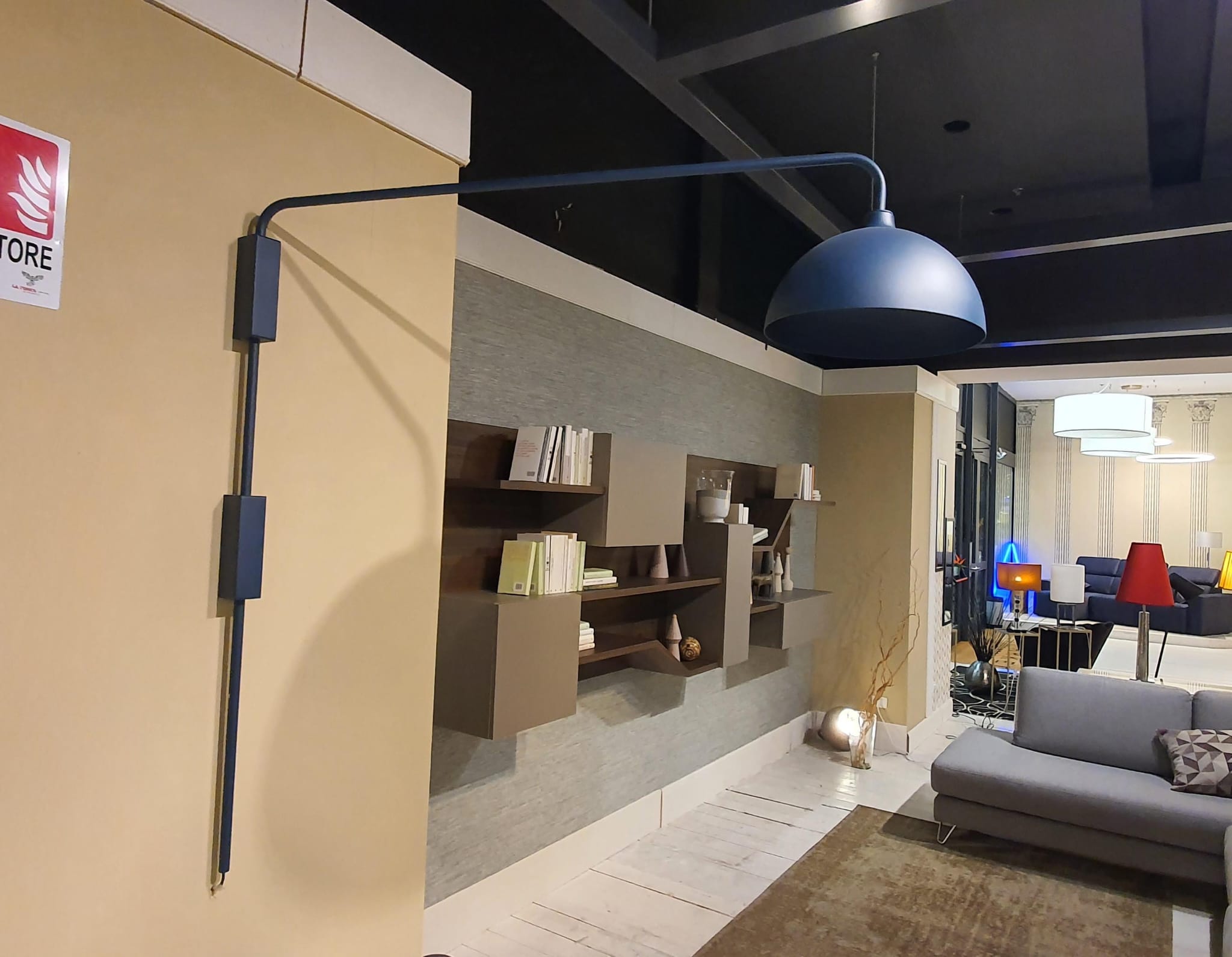 LAMPADA PARETE BLU - esposizione MM1