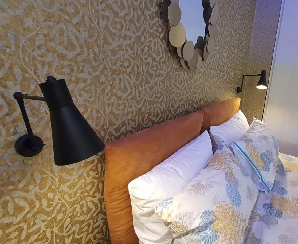 Num 2 applique parete nere - esposizione MM0