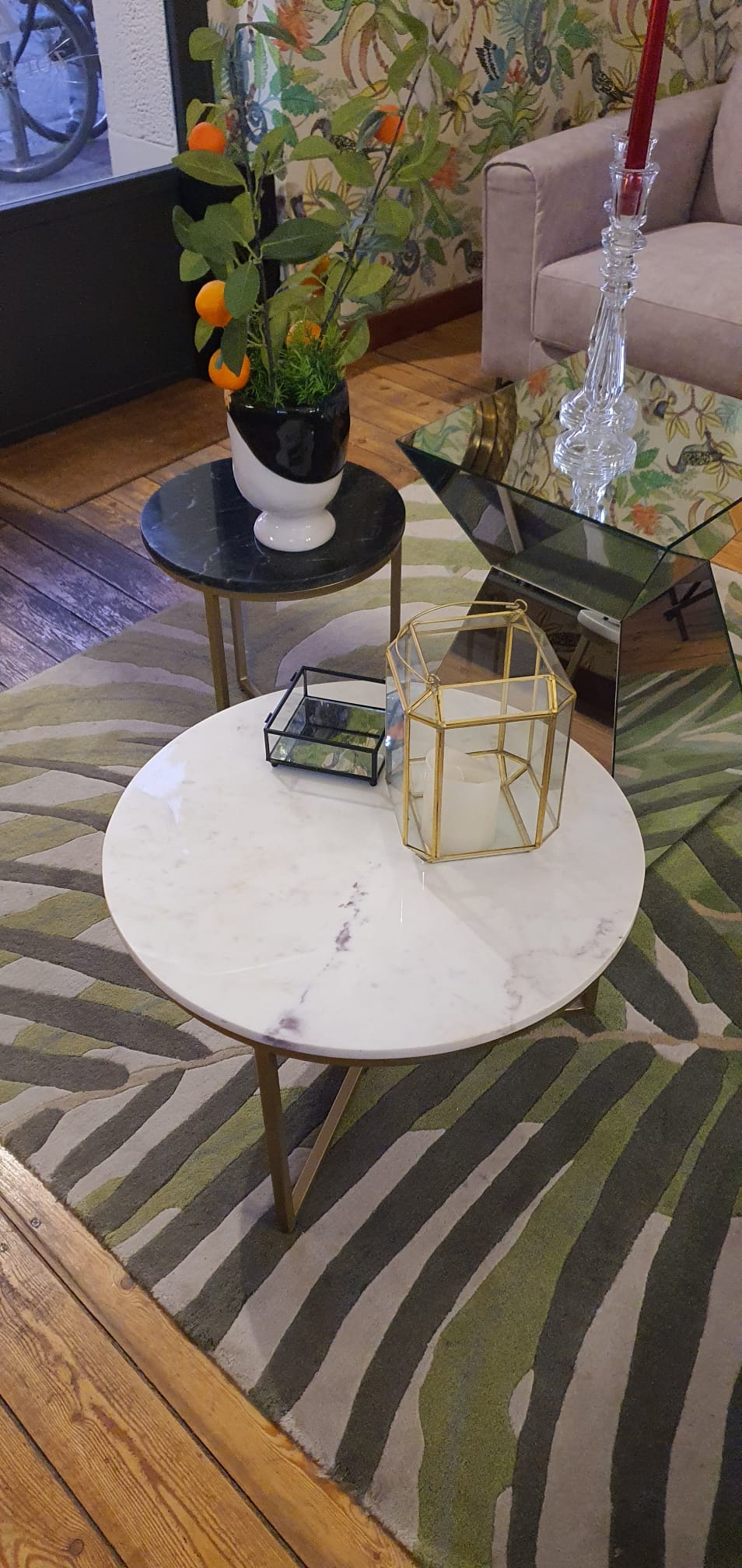 Coppia tavolini marmo vero, base metallo - bianco + nero - esposizione MM4