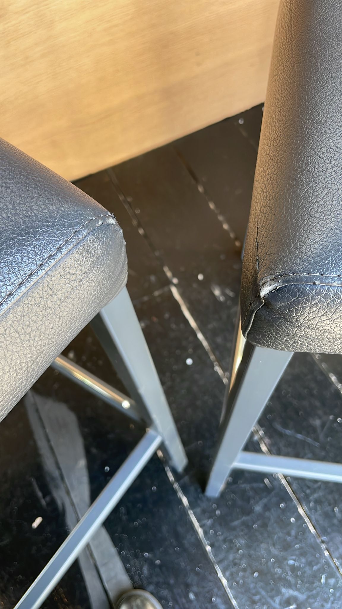 Sgabelli Garda grigi (num 2) - esposizione MM3