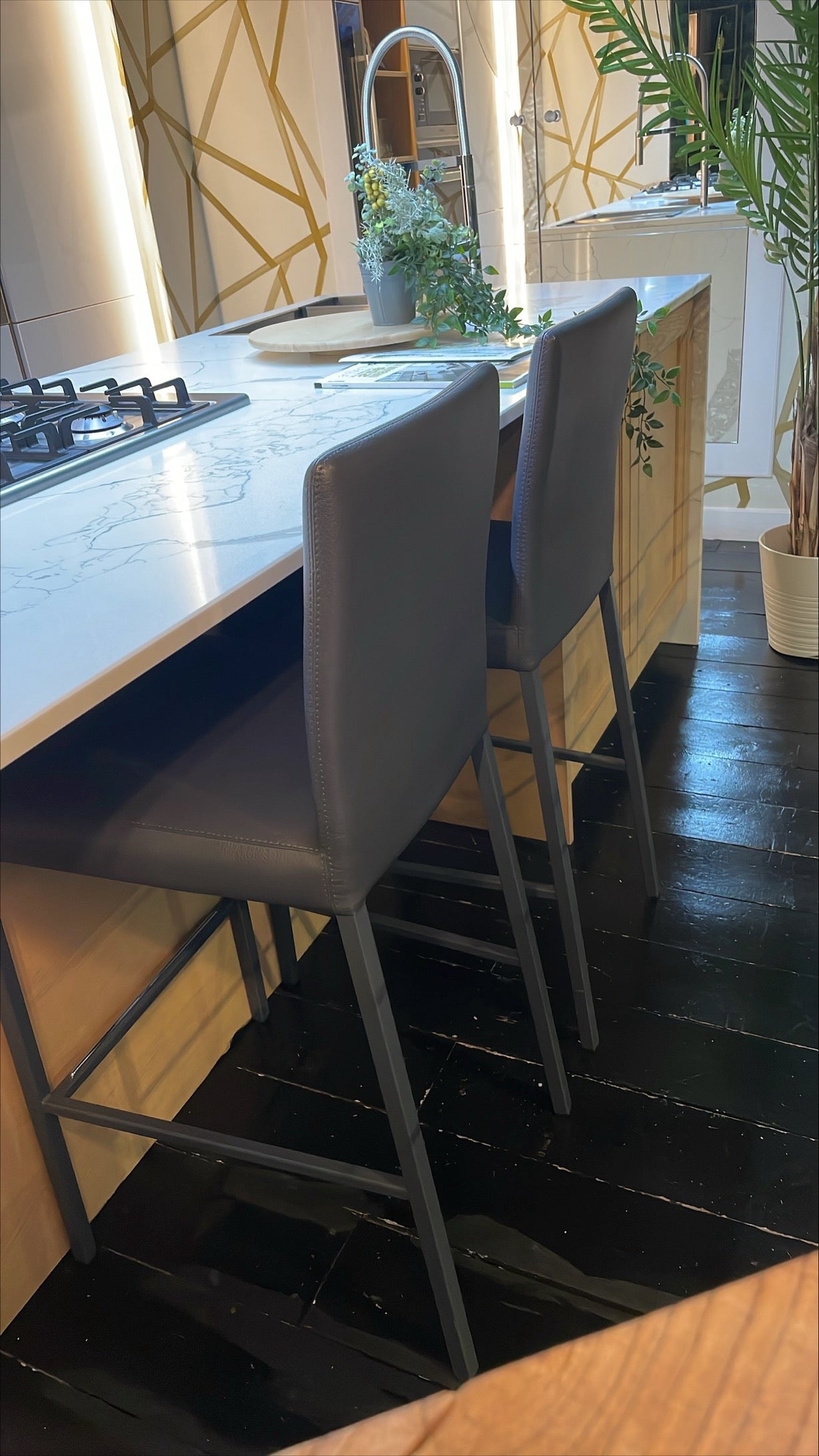 Sgabelli Garda grigi (num 2) - esposizione MM3