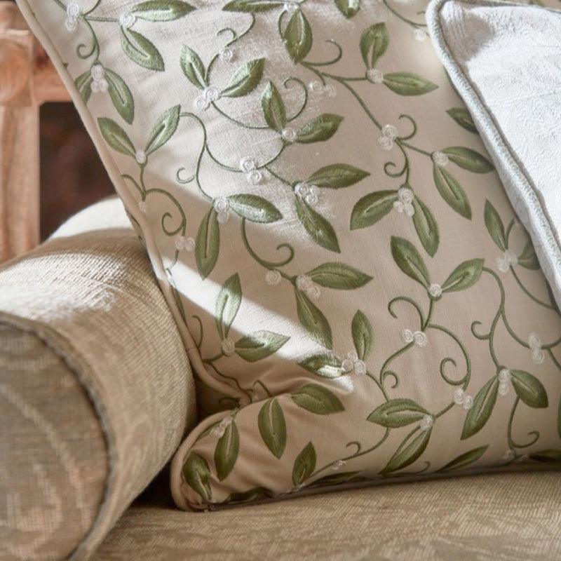 Tessuto Morris Misletoe Embroidery - Brand_Morris, Fantasia_Natura, Uso_Rivestimento cuscini, Uso_Tende - Tessuti - Morris