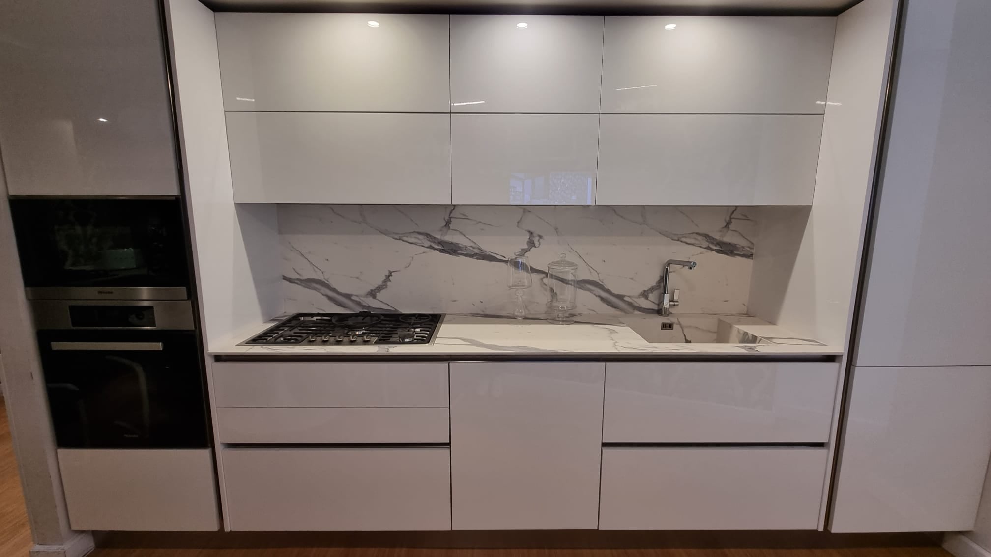 Cucina Cloe con elettrodomestici Miele - esposizione MM5