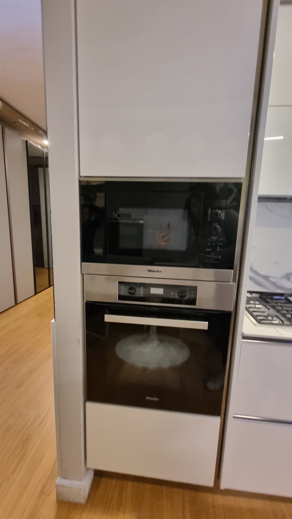 Cucina Cloe con elettrodomestici Miele - esposizione MM5