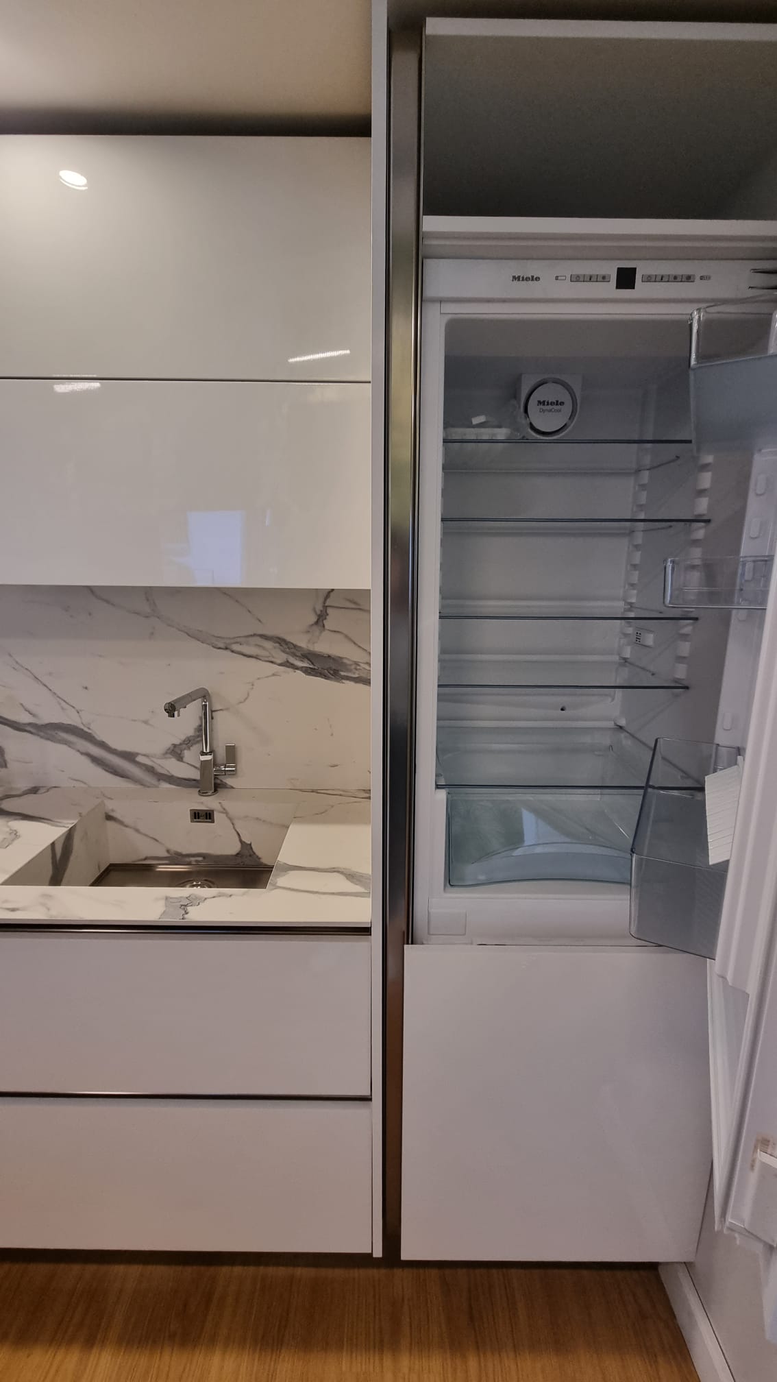 Cucina Cloe con elettrodomestici Miele - esposizione MM5