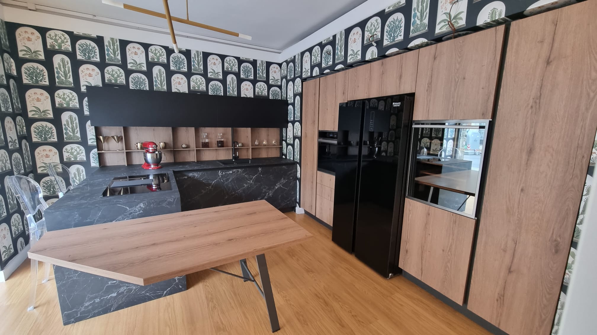 Cucina Plana Kalì con elettrodomestici Hotpoint - esposizione MM5