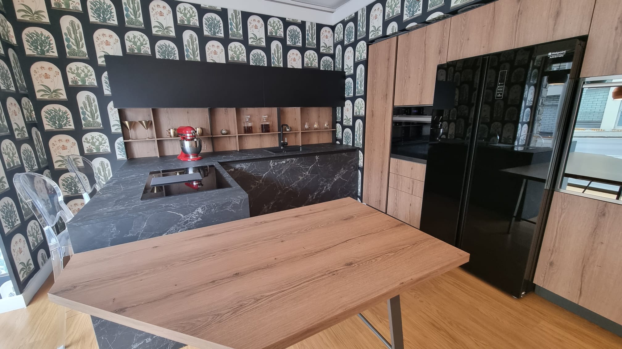 Cucina Plana Kalì con elettrodomestici Hotpoint - esposizione MM5