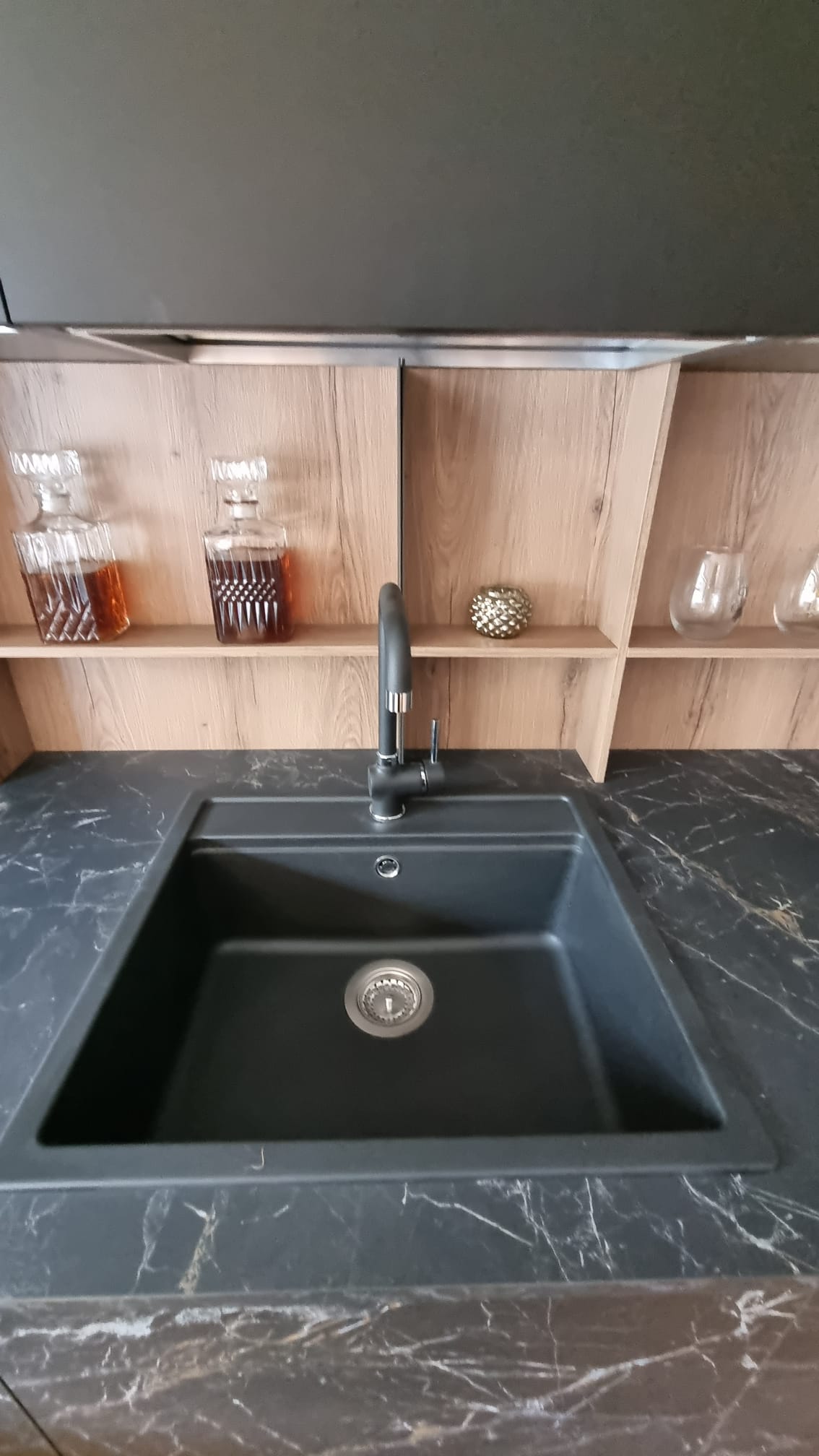 Cucina Plana Kalì con elettrodomestici Hotpoint - esposizione MM5
