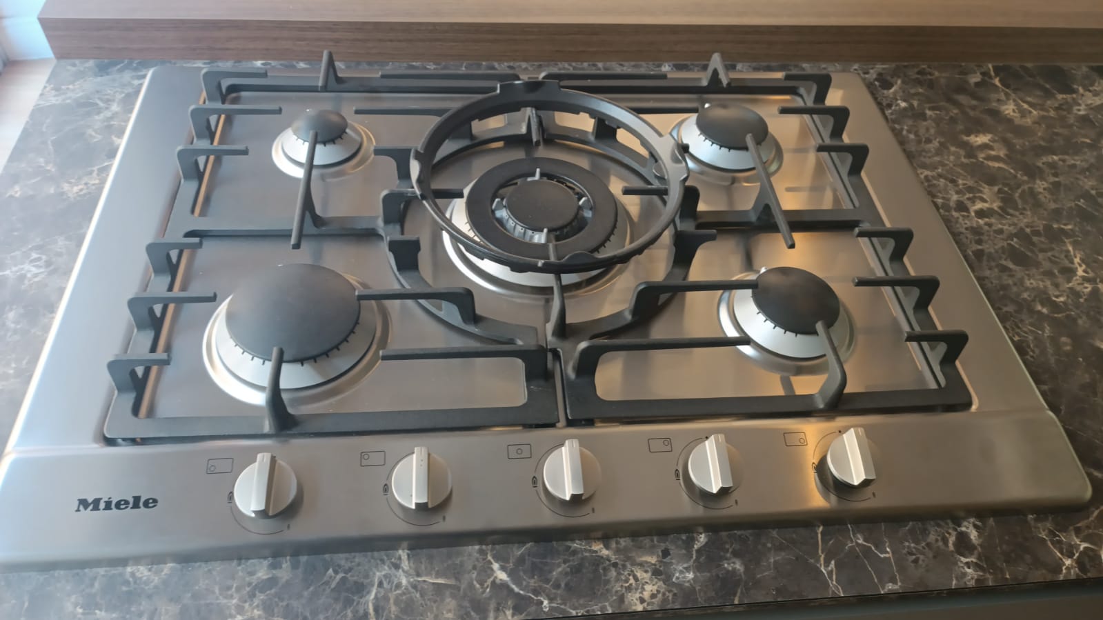 Cucina Kalì con elettrodomestici Miele - esposizione MM6