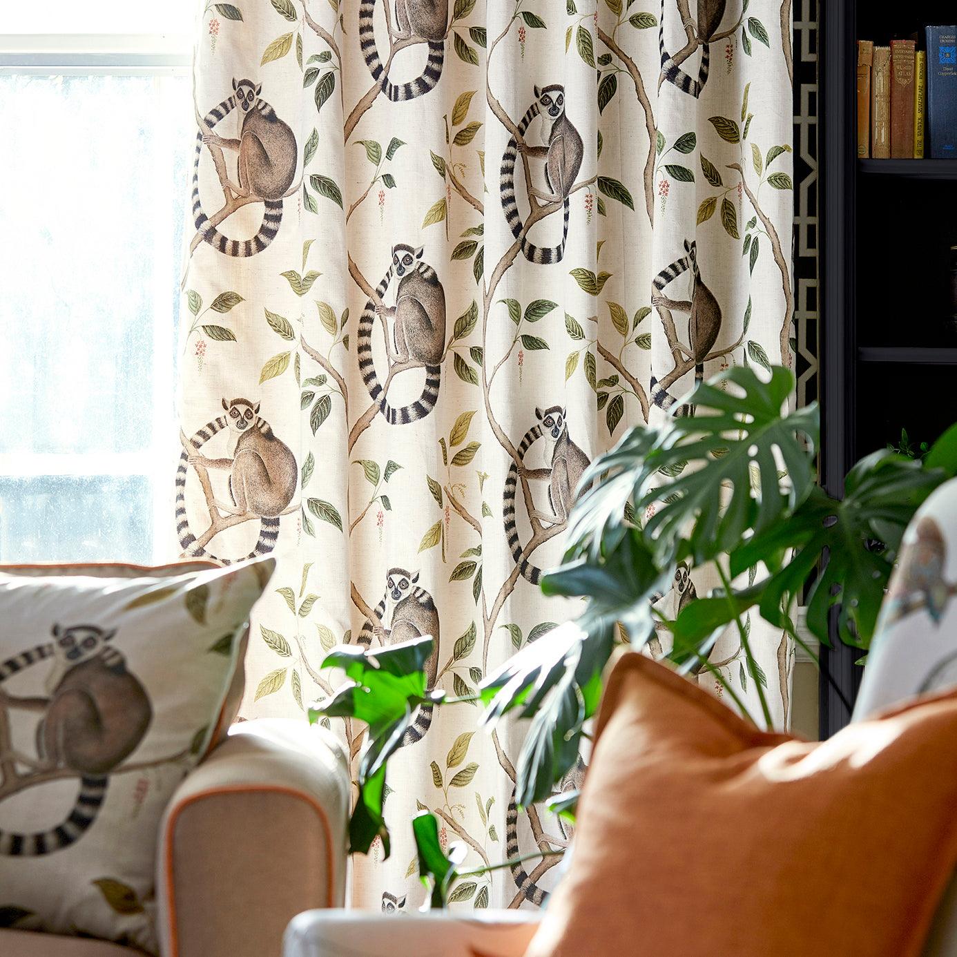 Tessuto Sanderson Ringtailed Lemur - Brand_Sanderson, Fantasia_Natura, Uso_Rivestimento cuscini, Uso_Rivestimento poltrone, Uso_Tende - Tessuti - Sanderson