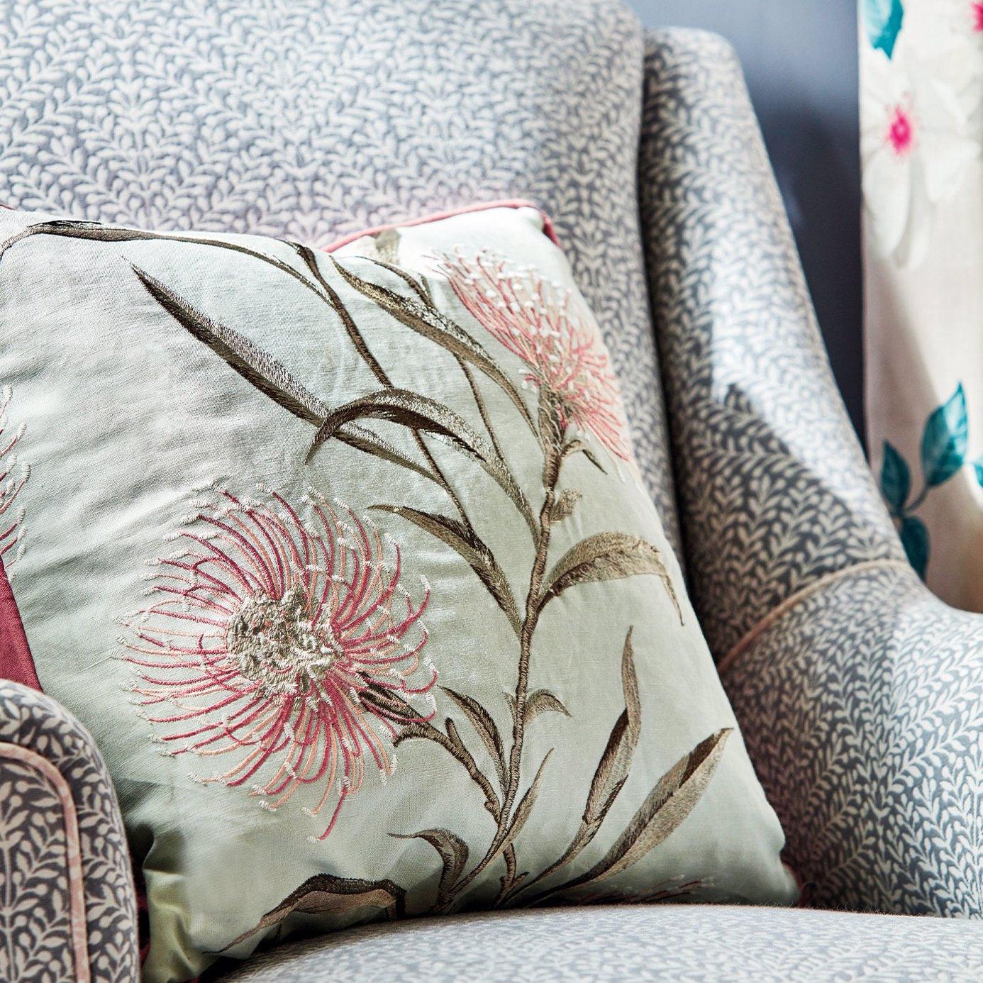 Tessuto Sanderson Catherinae Embroidery - Brand_Sanderson, Fantasia_Natura, Uso_Rivestimento cuscini, Uso_Tende - Tessuti - Sanderson