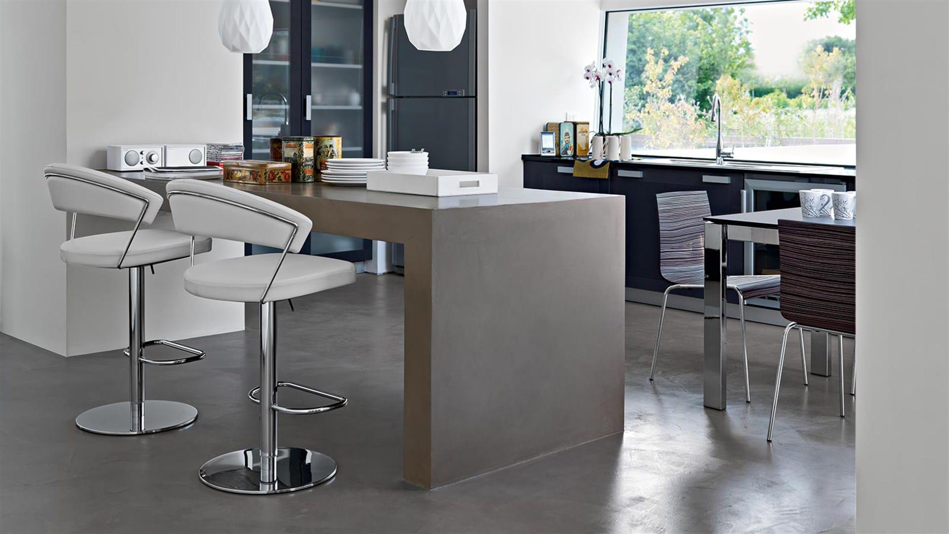 Sgabello City Regolabile - Caratteristiche_Imbottito, Connubia, Metallo, Minimo 1 - Sgabelli - Mobilmarket