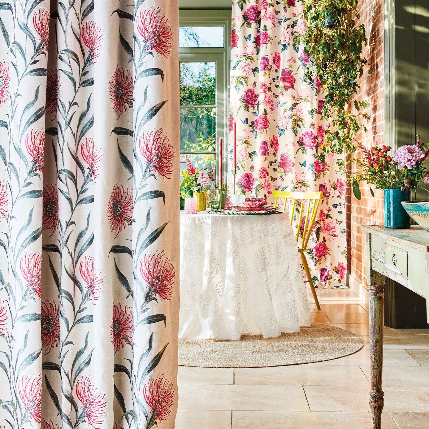 Tessuto Sanderson Catherinae Embroidery - Brand_Sanderson, Fantasia_Natura, Uso_Rivestimento cuscini, Uso_Tende - Tessuti - Sanderson