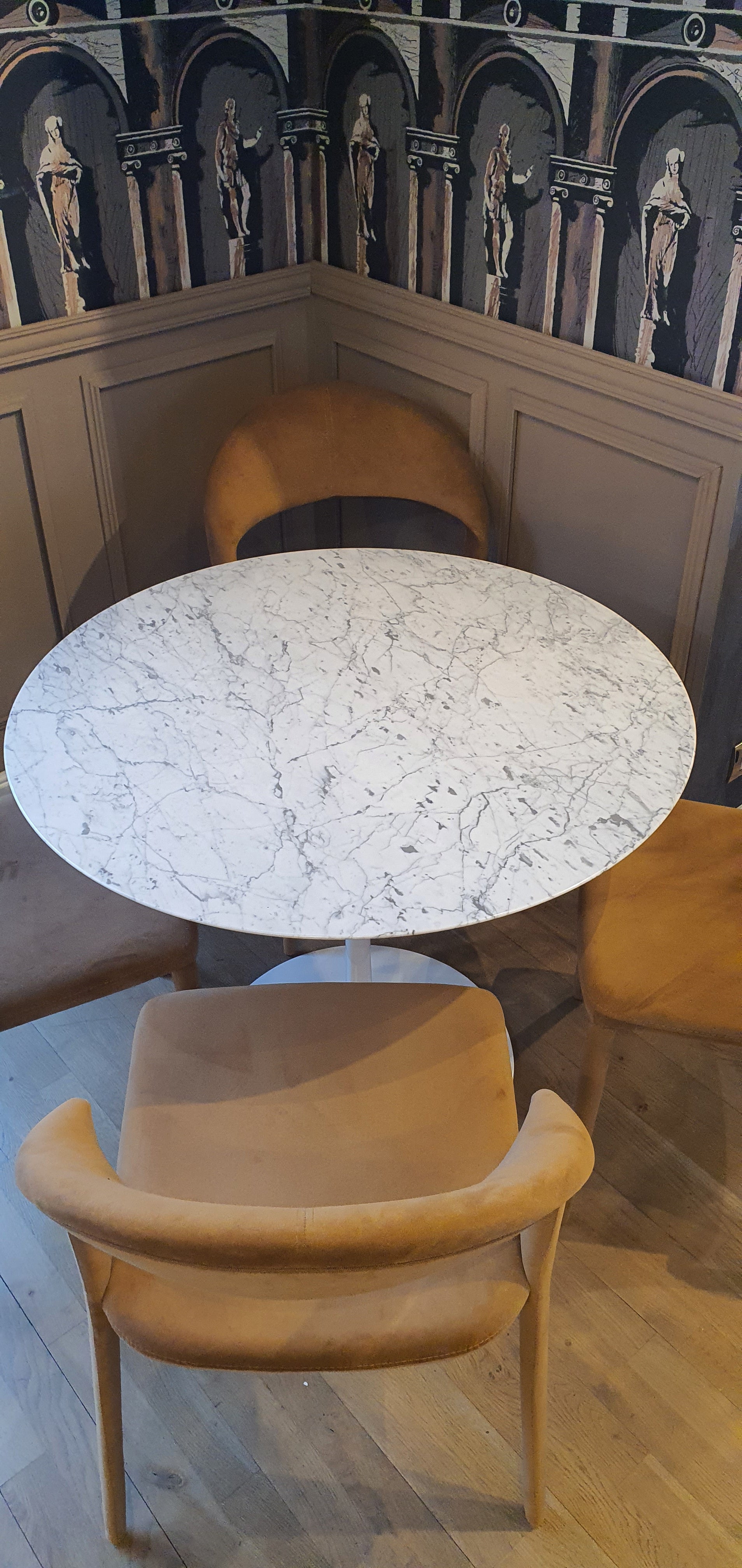 Tavolo tondo Marmo Carrara - esposizione MM7