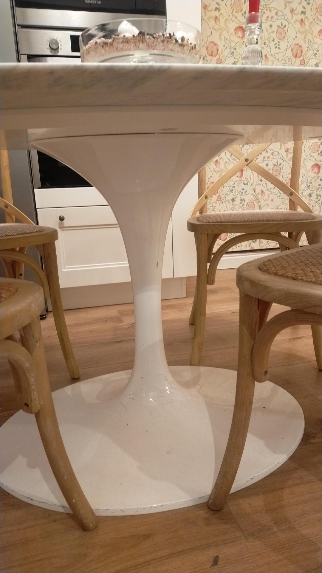 Tavolo Saarinen ovale marmo - esposizione  MM6